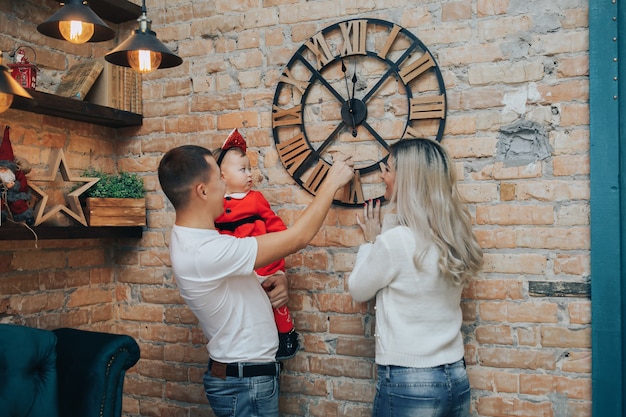 Famille, à, a, petite fille, célébrer, nouvel an