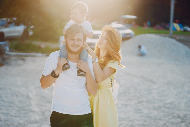 Famille sur une plage