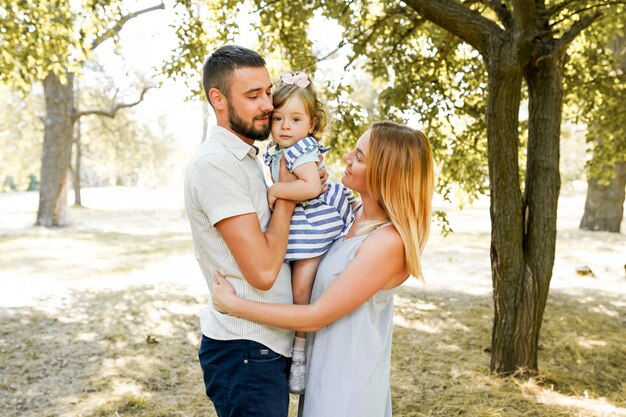 Famille S'amuser En Plein Air