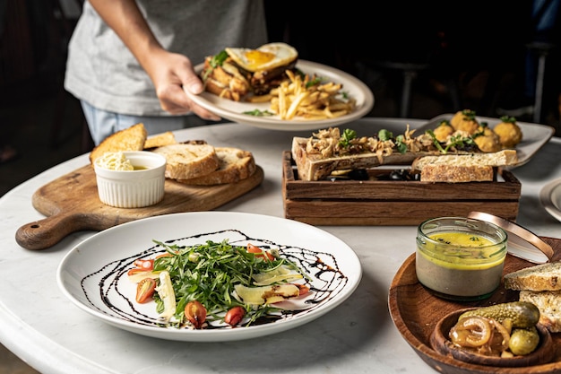 Fancy Food à l'intérieur d'un bar et d'un restaurant