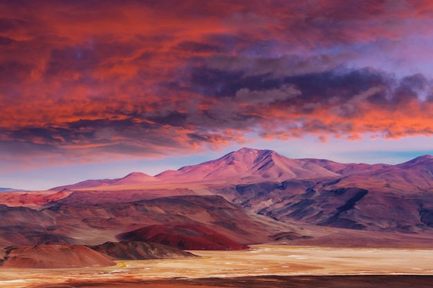 Fantastiques paysages panoramiques du nord de l'Argentine. Beaux paysages naturels inspirants.