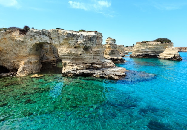 Faraglioni à Torre Sant Andrea Italie