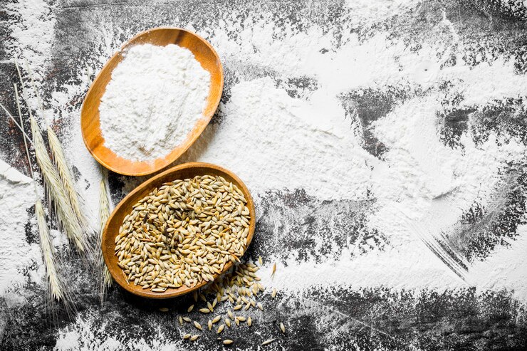 Photo farine et grains de blé dans des bols avec des épillets