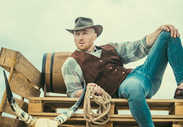 Photo farmer cowboy wearing hat western life pays américain portrait masculin propriétaire de ferme travailleur en countrysi