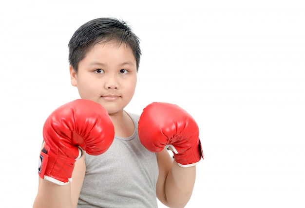 Fat Kid Se Battre Avec Des Gants De Boxe Rouges Isolés