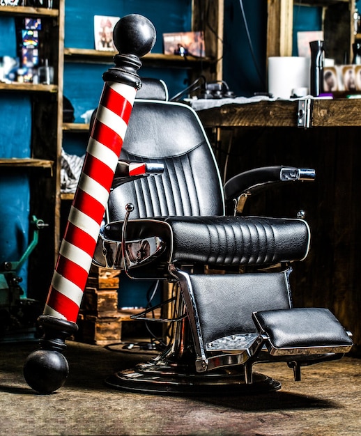 Fauteuil agrandi. Poteau de barbier. Logo du salon de coiffure, symbole. Chaise de barbier vintage élégante. Fauteuil barbier, coiffeur, salon de coiffure, salon de coiffure pour hommes.