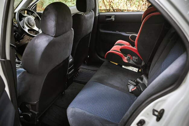 Fauteuil d'auto pour enfant à l'intérieur de la voiture Siège d'auto de la ville et intérieur