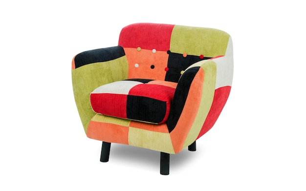 Fauteuil coloré patchwork isolé sur fond blanc avec ombre