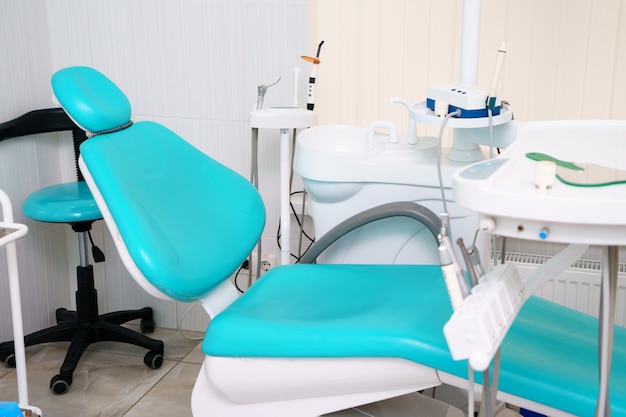 Le Fauteuil Dentaire Est Situé Dans Le Cabinet Du Dentiste