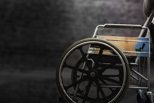 Photo fauteuil roulant pour personne handicapée comme concept de sécurité d'accident