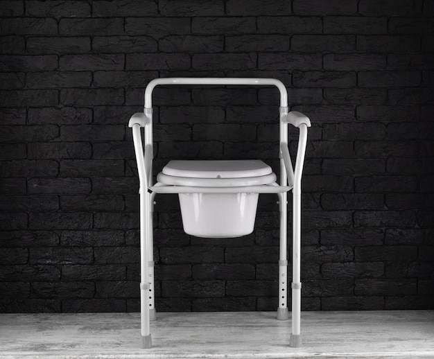 fauteuil de toilette de rééducation pour personnes âgées