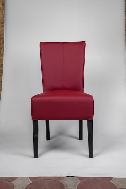 Fauteuils avec assise en cuir rouge