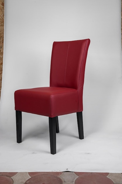 Fauteuils avec assise en cuir rouge