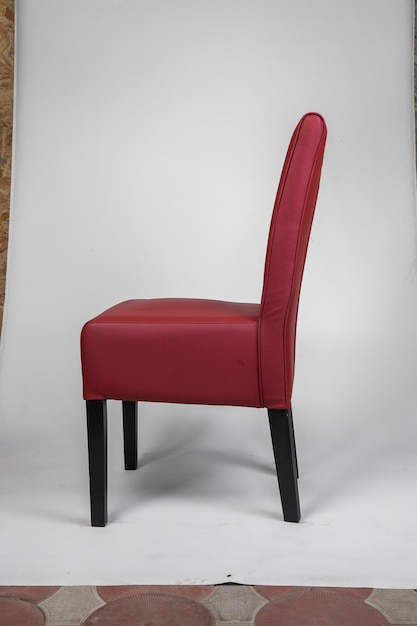 Fauteuils avec assise en cuir rouge