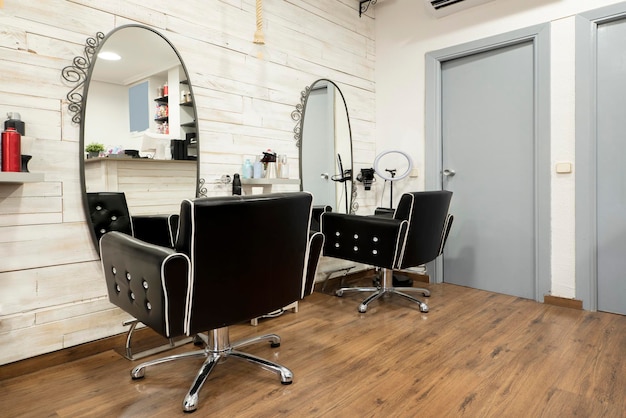 Fauteuils pour se laver les cheveux dans un salon de coiffure traditionnel