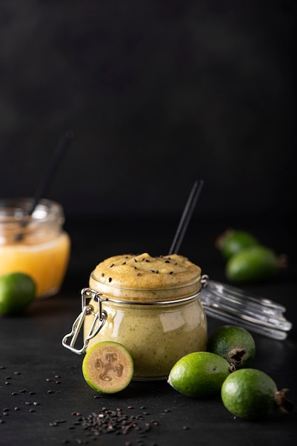 Feijoa écrasé au citron et au miel