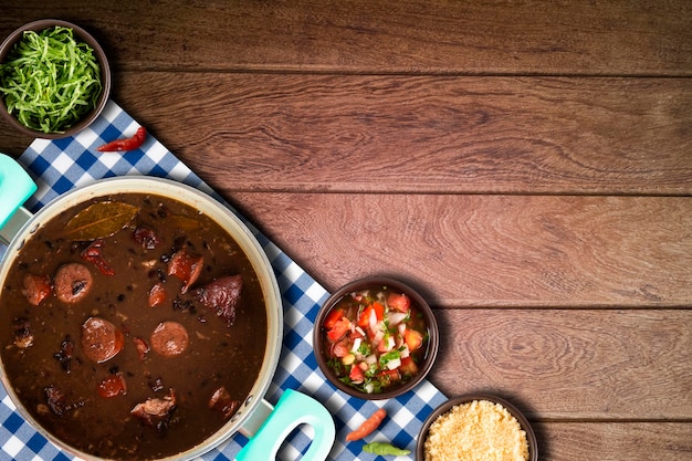 Feijoada brésilienne cuisine brésilienne traditionnelle vue de dessus