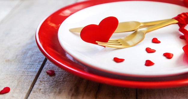 Félicitations pour le dîner romantique de la Saint-Valentin. Mise au point sélective. Vacances.