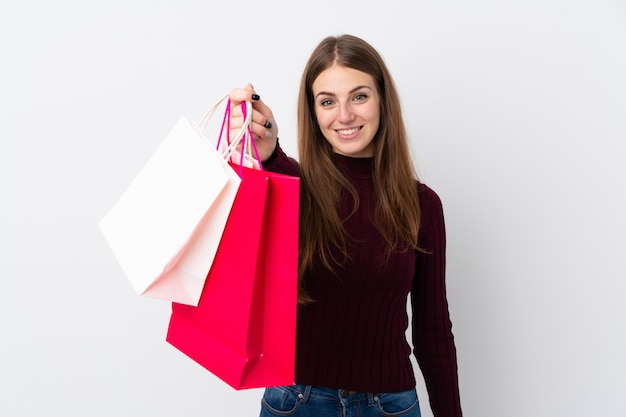 Femme, achats, sacs, isolé, blanc, mur