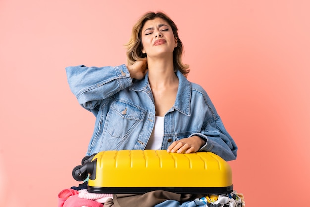 Femme adulte avec bagages de voyage