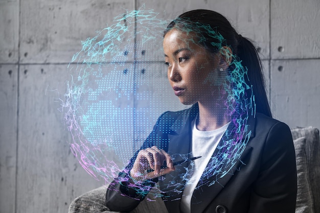 Femme d'affaires asiatique rêve de succès carte du monde réseau dessin hologramme Double exposition