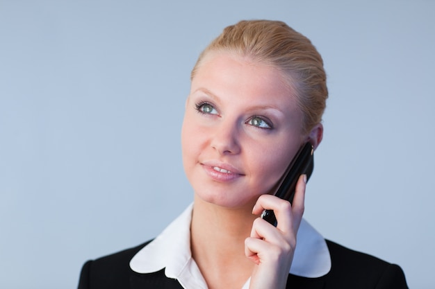 Femme d&#39;affaires au téléphone