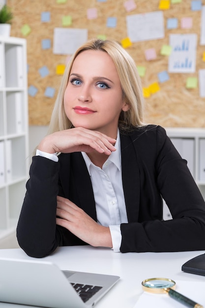 Femme d&#39;affaires au travail