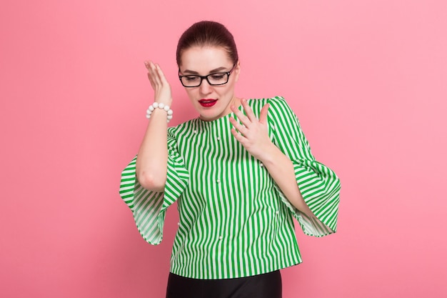 Femme d'affaires avec un chignon