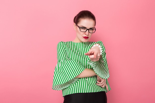 Femme d'affaires avec un chignon