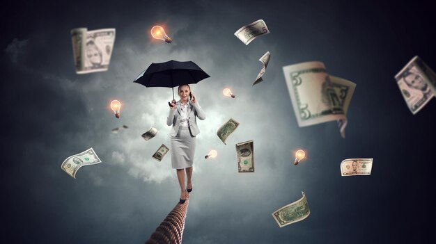 Femme d'affaires en cours d'exécution avec parapluie. Technique mixte