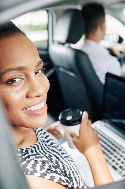 Femme affaires, dans, voiture