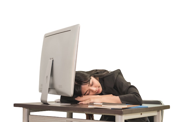 Photo femme d'affaires faire une sieste sur son bureau en temps de travail, concept d'entreprise