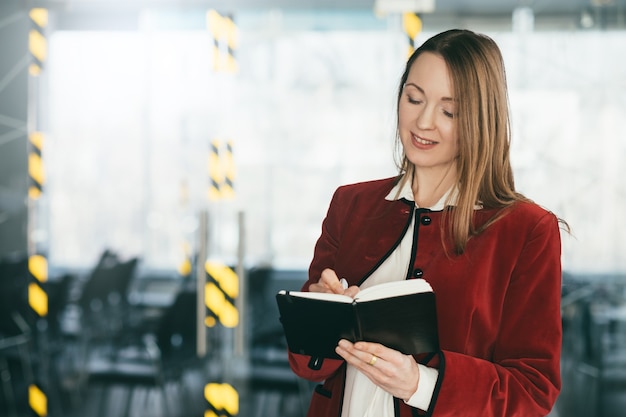 femme d'affaires. femme leader forte et réussie