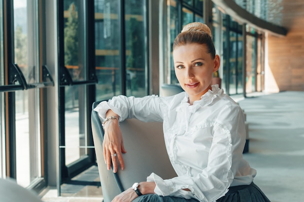 Femme d&#39;affaires moderne au bureau