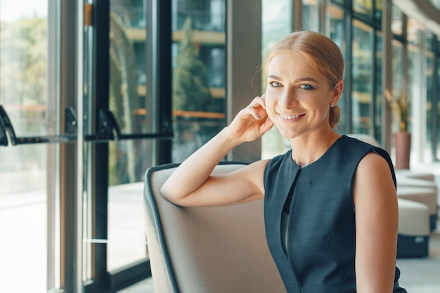 Femme d&#39;affaires moderne au bureau