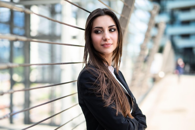 femme affaires, sur, a, pont, mode, portrait