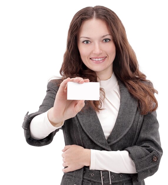 Femme d'affaires prospère montrant une carte de visite vierge