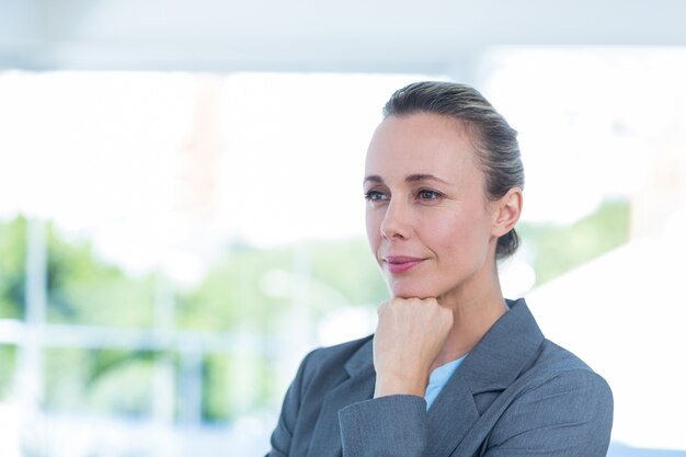 Femme d&#39;affaires à la recherche