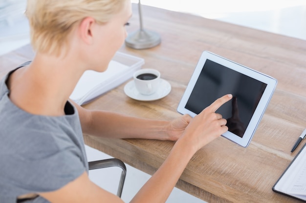 Femme d&#39;affaires avec tablette