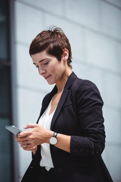 Femme affaires, utilisation, téléphone portable