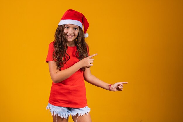 Femme afro brésilienne portant des vêtements typiques pour la Festa Junina