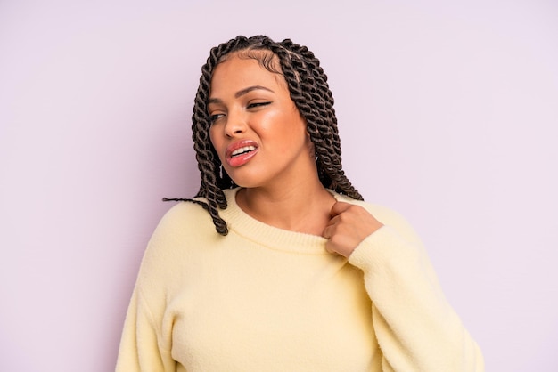 Photo femme afro noire se sentant stressée, anxieuse, fatiguée et frustrée