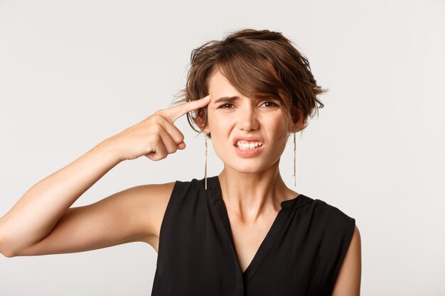 femme agacée gronder personne