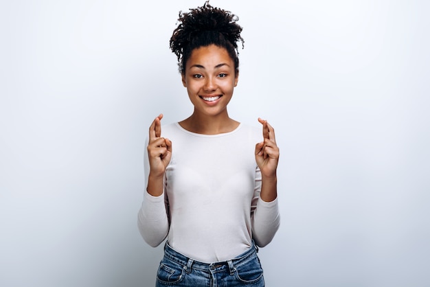 Femme américaine africaine, dans, a, chemisier blanc