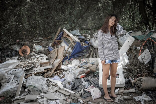 Photo la femme asiatique doit être laissée tranquille.