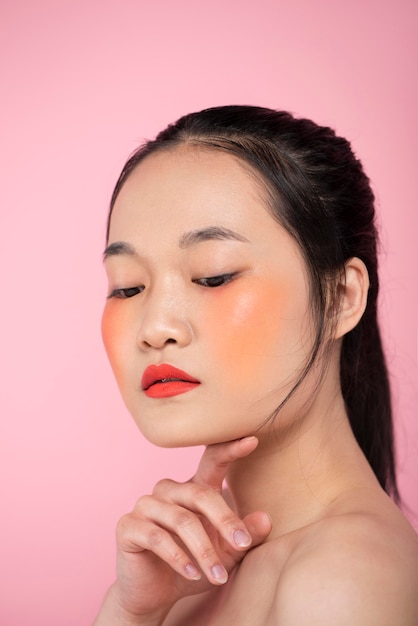 Femme asiatique, porter, maquillage