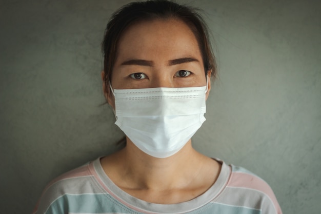 Femme asiatique, porter, protecteur, hygiène, masque