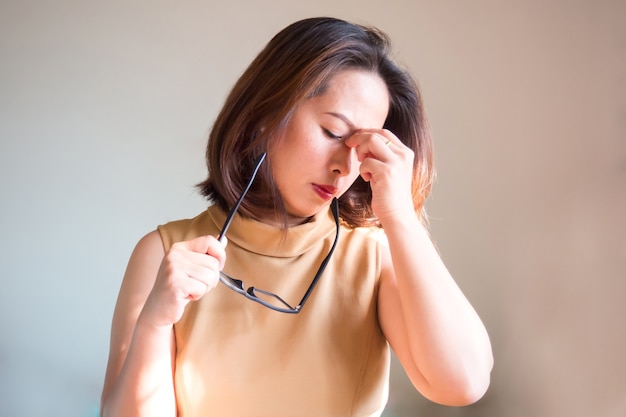 Femme asiatique stressée