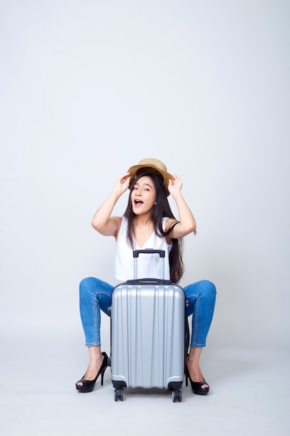 Femme asiatique, à, valise, clair