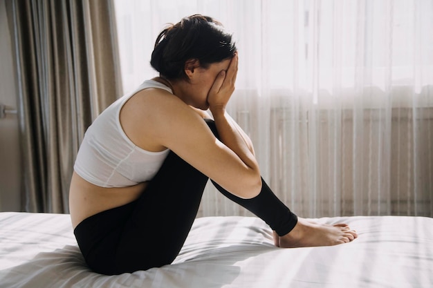 Femme assise Dépression et anxiété Copier l'espace